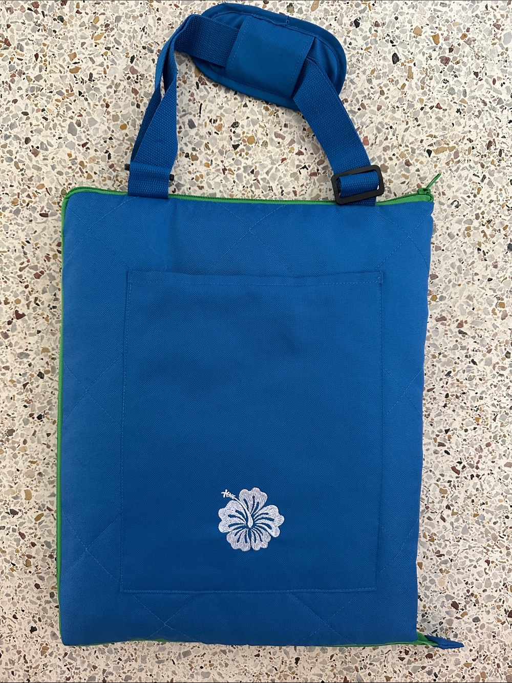Steve Elliott’s High Tide Collection Blue Quilted Beach Blanket/Tote 7’x7’